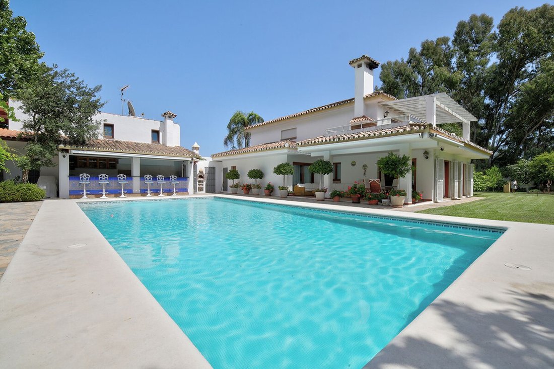 Villa in Cancelada, Estepona, Andalusia 1 - 16881266