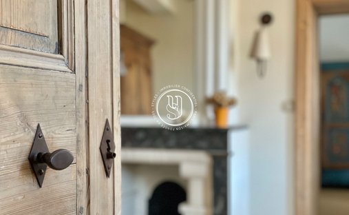 Sale Of Château Uzes, 295m² 11 Rooms €1,700,000 With Terrace