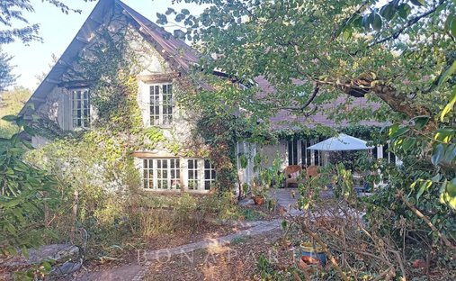 Propriété D'exception Avec 2 Maisons Indépendantes, Piscine Et Jardin Paysager