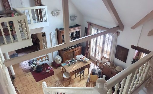 Propriété D'exception Avec 2 Maisons Indépendantes, Piscine Et Jardin Paysager