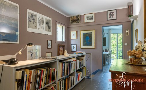 Sale Of Château Uzes, 295m² 11 Rooms €1,700,000 With Terrace