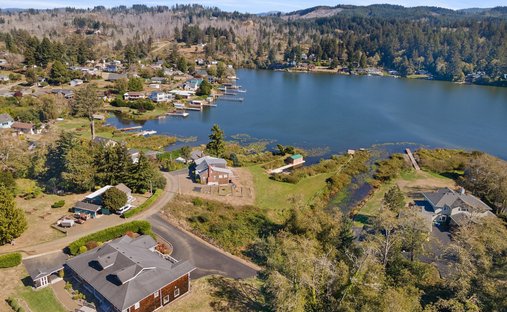 House in Neotsu, Oregon, United States 1