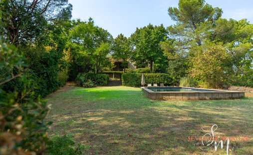 Sale Of Château Uzes, 295m² 11 Rooms €1,700,000 With Terrace