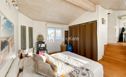 Castle for Sale in Mérignac, Nouvelle-Aquitaine, France