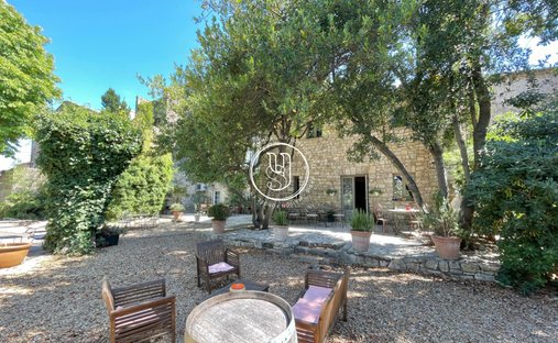 Sale Of Château Uzes, 295m² 11 Rooms €1,700,000 With Terrace