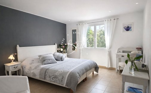 Chateau In Provence With Guest House And 13 Ha Land