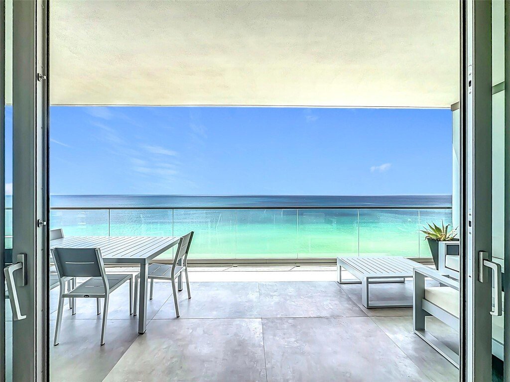 Condo in Hallandale Beach, Florida, United States 2 - 16635139