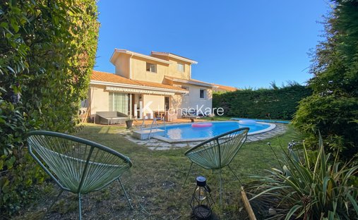 Castle for Sale in Mérignac, Nouvelle-Aquitaine, France