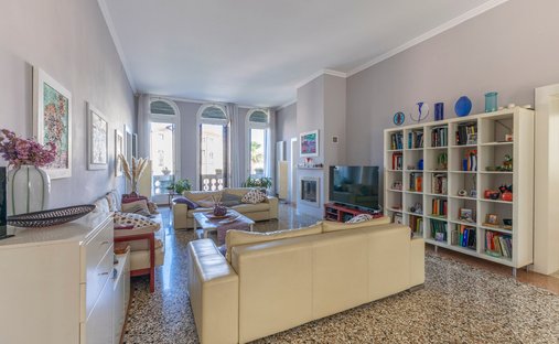 Castle for Sale in Venice, Veneto, Italy