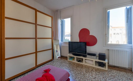 Castle for Sale in Venice, Veneto, Italy