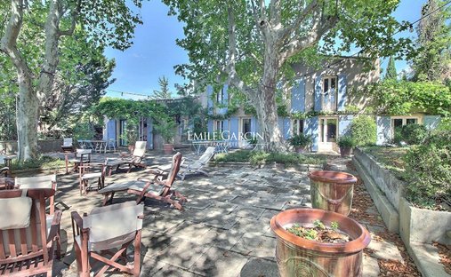 Castle for Sale in Aix-en-Provence, Provence-Alpes-Côte d'Azur, France