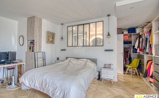 Castle for Sale in Versailles, Île-de-France, France