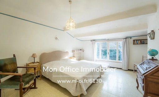 Castle for Sale in Aix-en-Provence, Provence-Alpes-Côte d'Azur, France