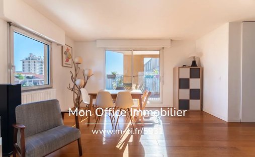 Castle for Sale in Aix-en-Provence, Provence-Alpes-Côte d'Azur, France