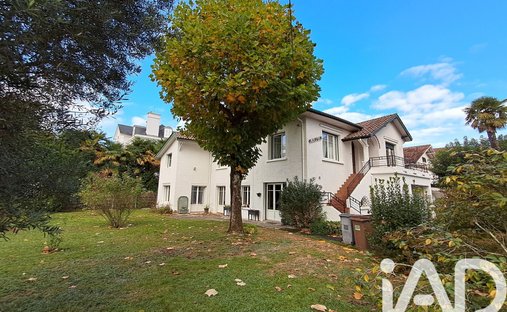 Castle for Sale in Pau, Nouvelle-Aquitaine, France