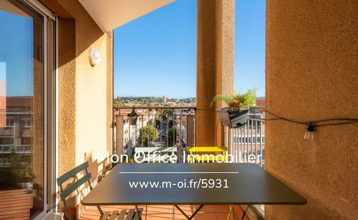 Castle for Sale in Aix-en-Provence, Provence-Alpes-Côte d'Azur, France