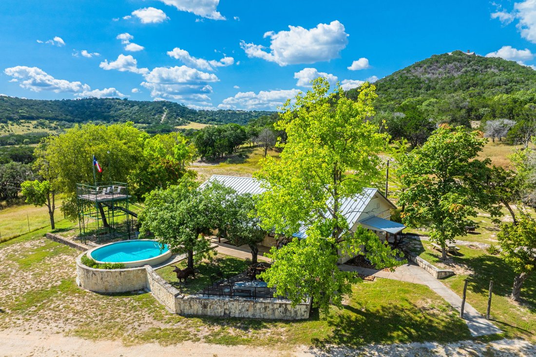 Farm Ranch in Center Point, Texas, United States 2 - 16884711