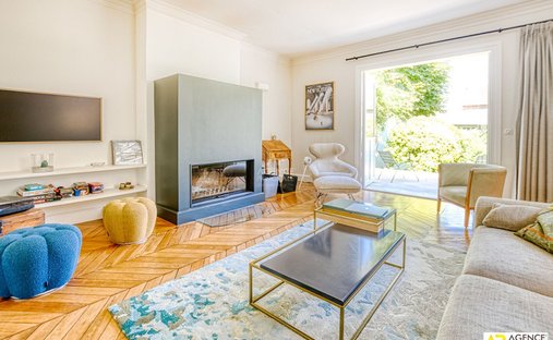 Castle for Sale in Versailles, Île-de-France, France