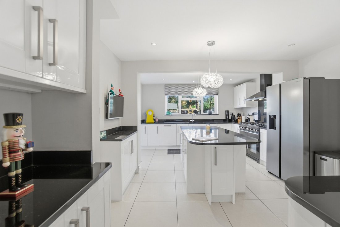 House in West Byfleet, Woking, England 4 - 16882259