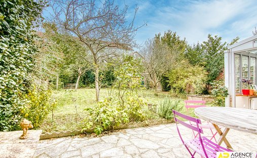 Castle for Sale in Versailles, Île-de-France, France