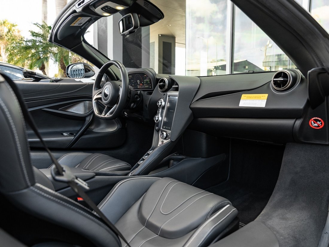 Cabriolet in Naples, FL 2 - 16869334