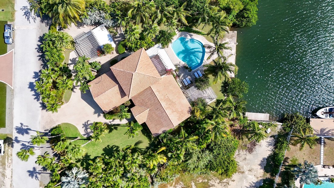 Casa in West Bay, West Bay, Isole Cayman 2 - 16880165