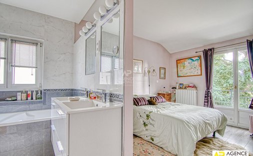 Castle for Sale in Versailles, Île-de-France, France