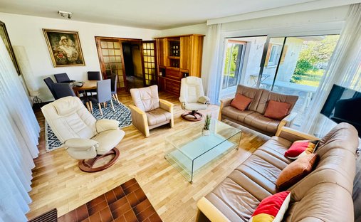 Castle for Sale in Saint-Julien-en-Genevois, Auvergne-Rhône-Alpes, France