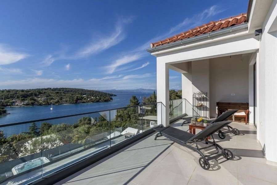 Villa in Lokve, Split, Split-Dalmatia County 2 - 16880154