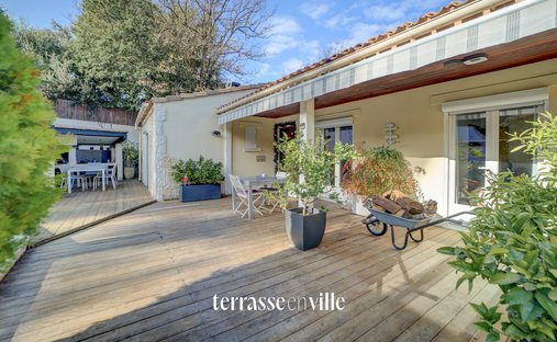 Castle for Sale in Aubagne, Provence-Alpes-Côte d'Azur, France