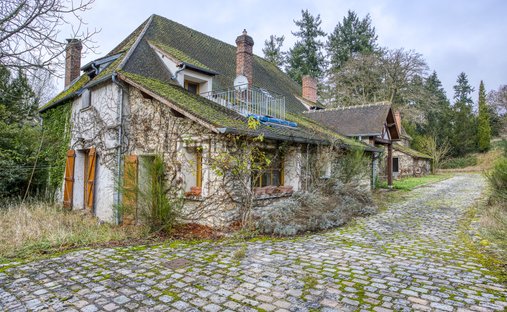 House in Sonchamp, Ile-de-France, France 1