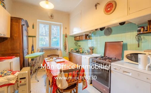 Castle for Sale in Aix-en-Provence, Provence-Alpes-Côte d'Azur, France