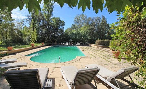 Castle for Sale in Aix-en-Provence, Provence-Alpes-Côte d'Azur, France
