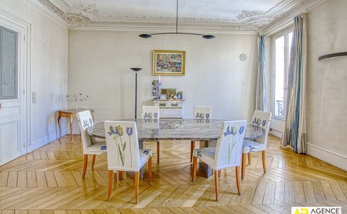 Castle for Sale in Versailles, Île-de-France, France