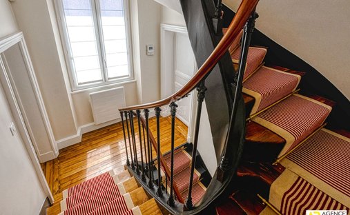 Castle for Sale in Versailles, Île-de-France, France