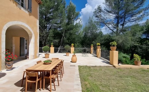 Castle for Sale in Aubagne, Provence-Alpes-Côte d'Azur, France