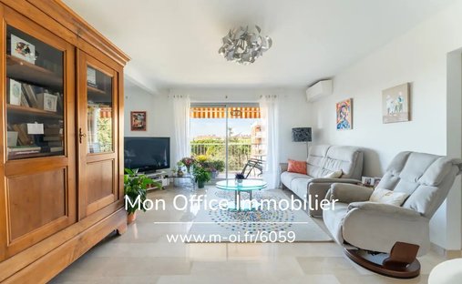 Castle for Sale in Aix-en-Provence, Provence-Alpes-Côte d'Azur, France