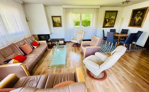 Castle for Sale in Saint-Julien-en-Genevois, Auvergne-Rhône-Alpes, France