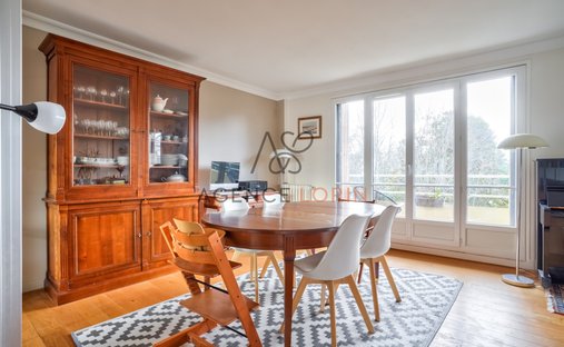 Château For Sale, 15 Rooms Le Vesinet 78110