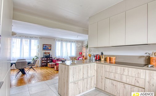 Castle for Sale in Versailles, Île-de-France, France