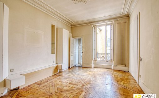 Castle for Sale in Versailles, Île-de-France, France