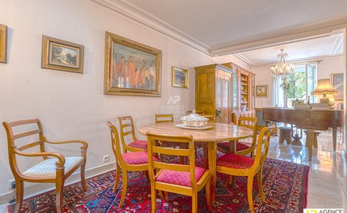 Castle for Sale in Versailles, Île-de-France, France