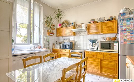 Castle for Sale in Versailles, Île-de-France, France