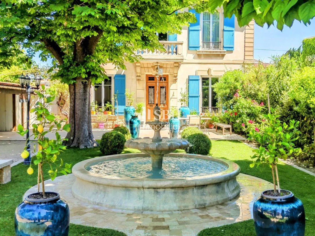 House in Velorgues-Petit Palais, L'Isle-sur-la-Sorgue, France 1 - 16885187