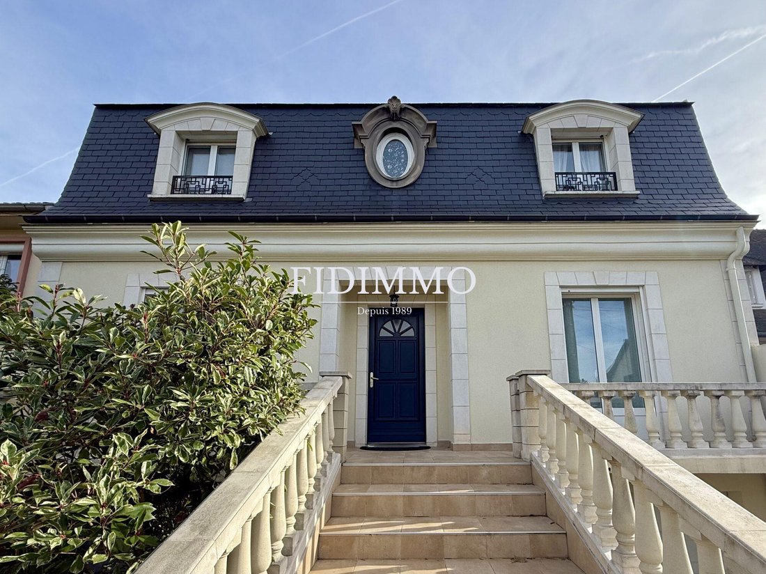 House in Chennevieres-sur-Marne, Ile-de-France, France 1 - 16574595