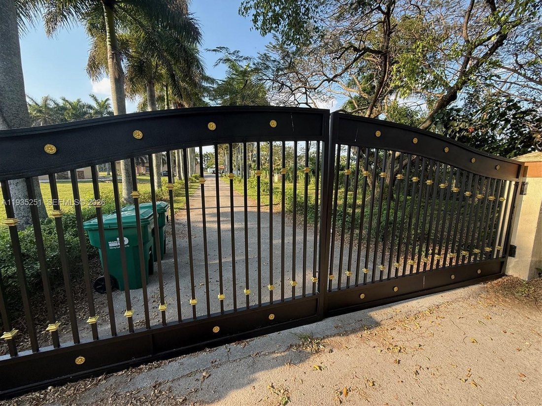 House in Miami, Florida, United States 5 - 16860033