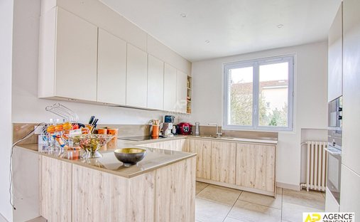 Castle for Sale in Versailles, Île-de-France, France