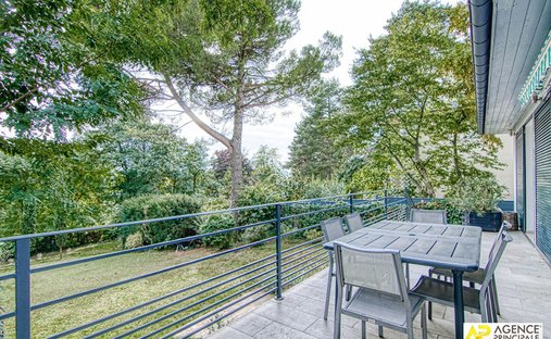 Castle for Sale in Versailles, Île-de-France, France