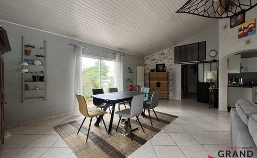 Castle for Sale in Mérignac, Nouvelle-Aquitaine, France