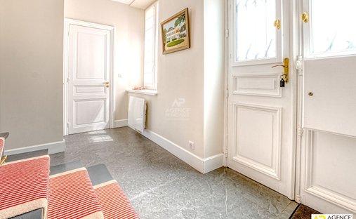 Castle for Sale in Versailles, Île-de-France, France